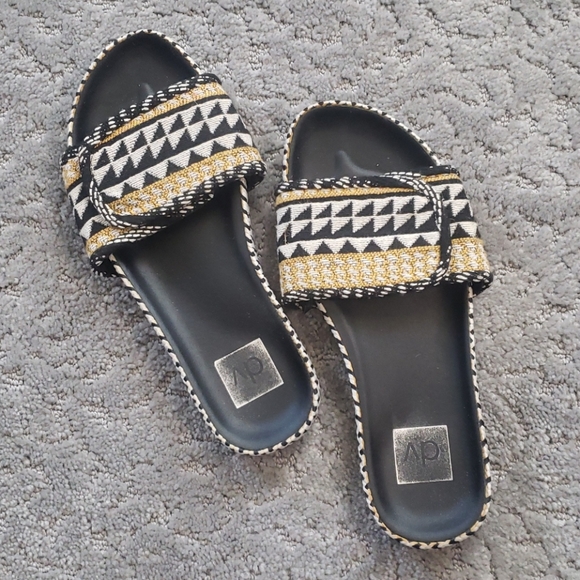 Dolce Vita boho sandals 7.5 - Picture 2 of 3